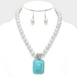 Brand new beautiful necklace $15 and bracelet $10d