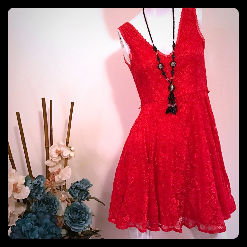 🎉🎉 sale! Red party holiday lace dress express