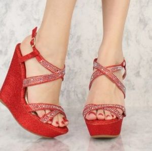 (SALE)💥 Brand New Red Wedge Shoe is Size 8.5 💥💥
