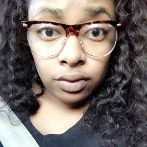 Meet your Posher, Raquel