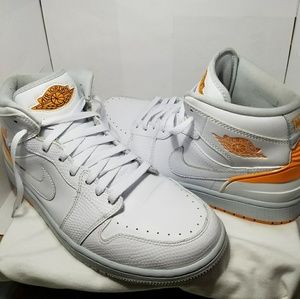 AIR JORDAN 1 MID SZ 10 og box