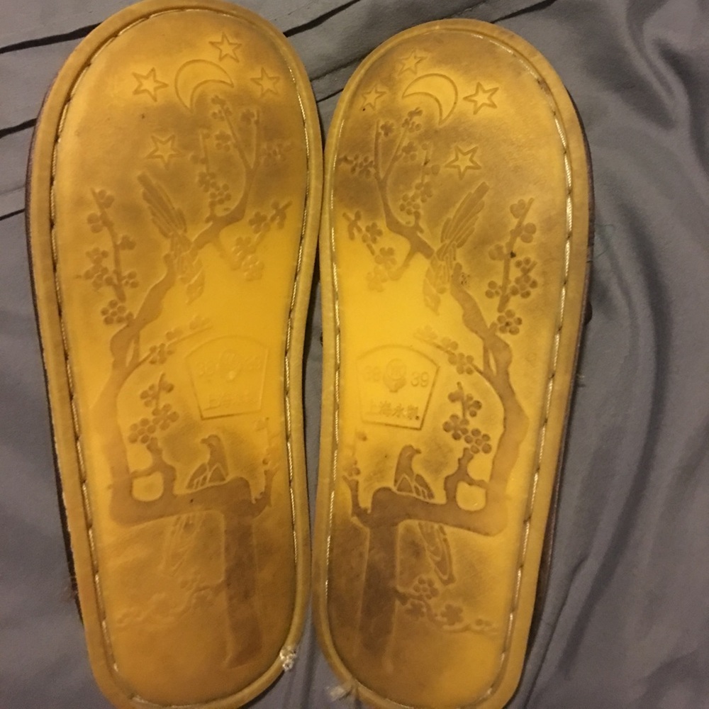 Slippers - Picture 2 of 4
