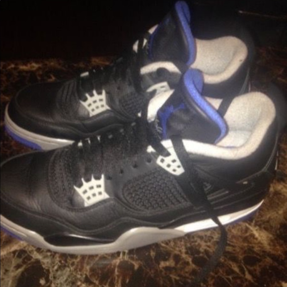 Jordan 4s