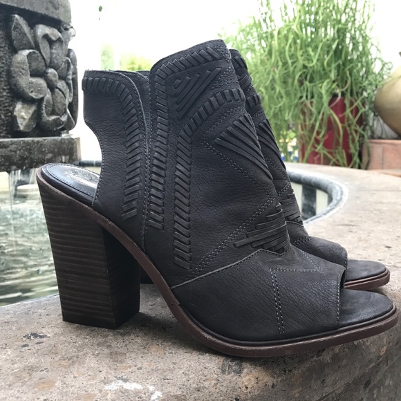 VINCE CAMUTO KARINTA PEEP TOE BOOTIE SANDAL 5.5 - Picture 3 of 7