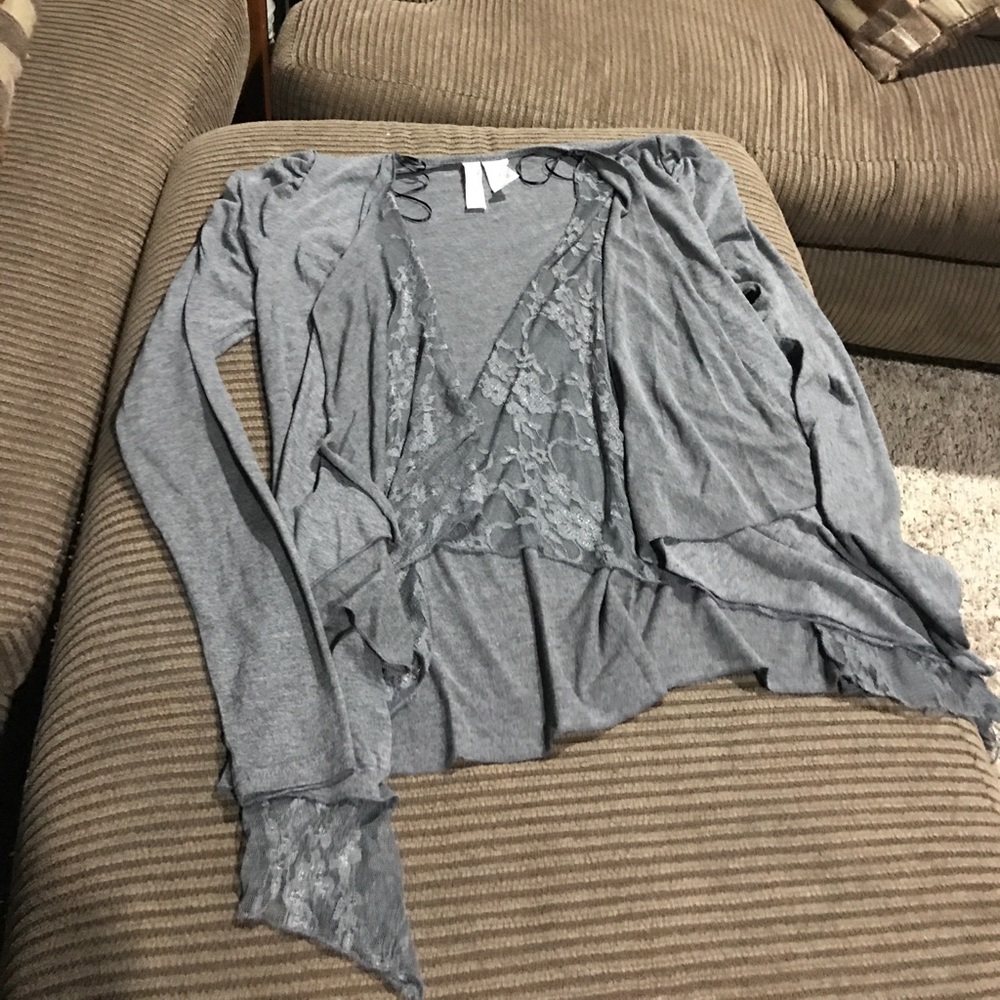 Adorable grey cardigan flowy with lace detailing.