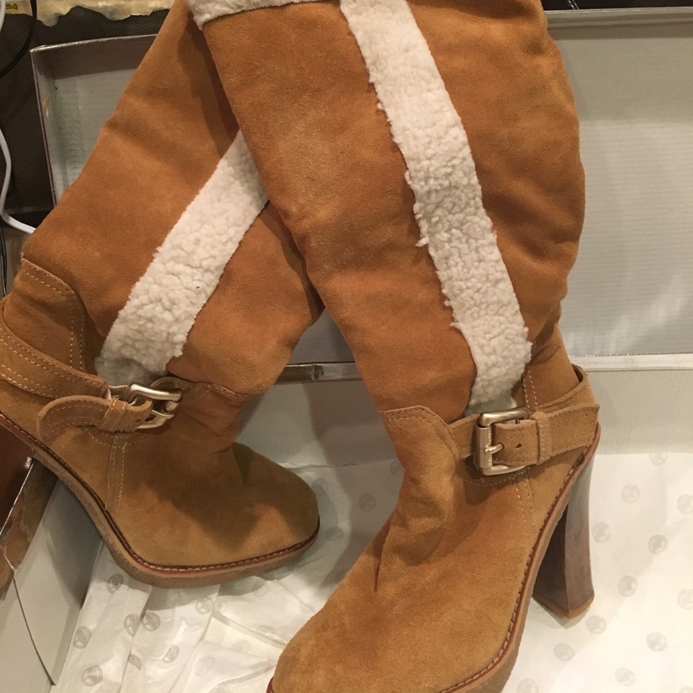 Michael Kors tan suede w buckle and beige trim