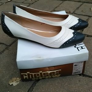 Chelsea crew navy & ivory spectator flats fit sz 8