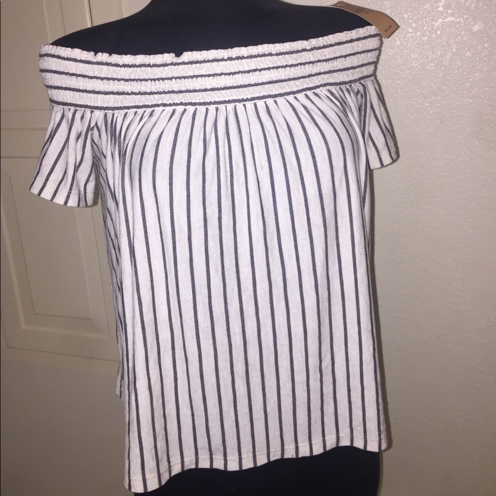 American Eagle off the shoulder top