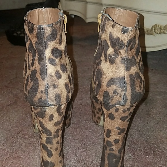 Shoes. - Picture 2 of 3