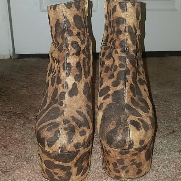 Shoes. - Picture 3 of 3