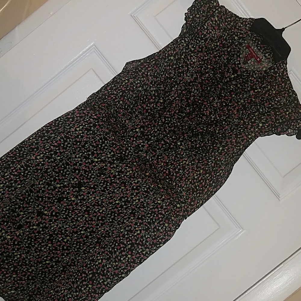 sleeveless dress