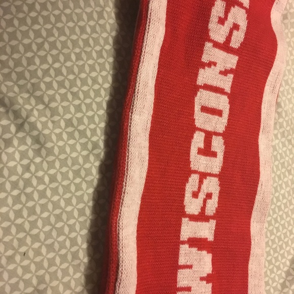 NWT FRIDAY SALES ?WISCONSIN FANS GEAR main image 2