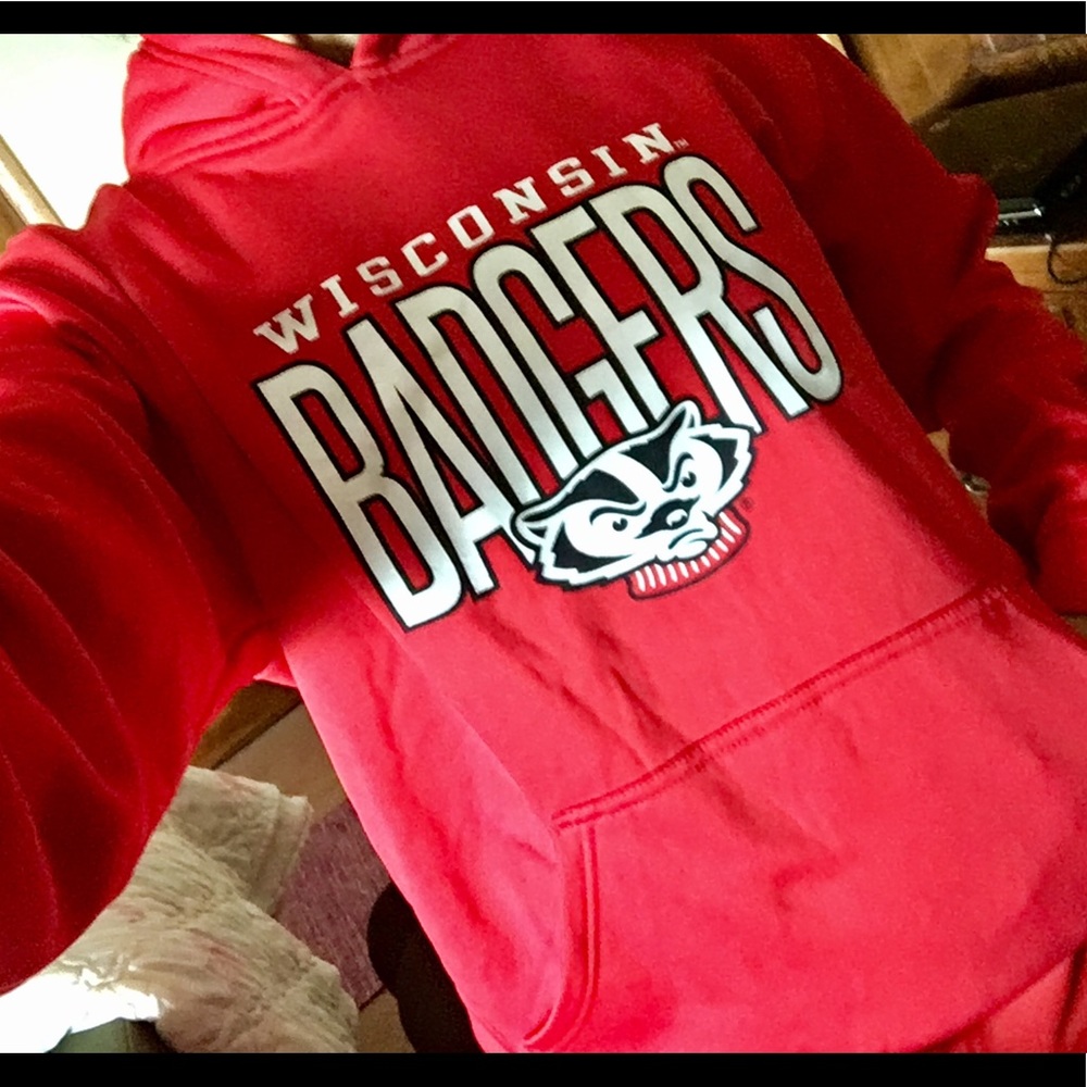NWT WISCONSIN BADGERS SWEATSHIRT🔴SALE