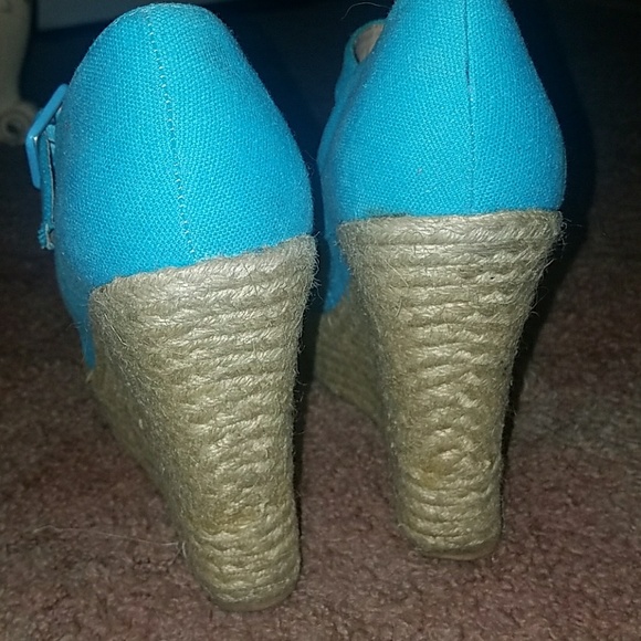 Sandals! - Picture 2 of 3