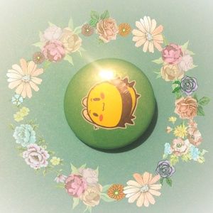 CUTE BEE ROLLING OVER Pinback button