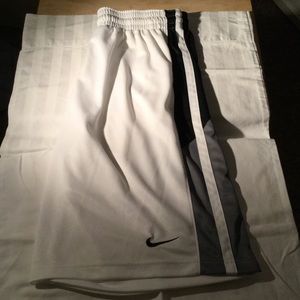 Nike short white and black