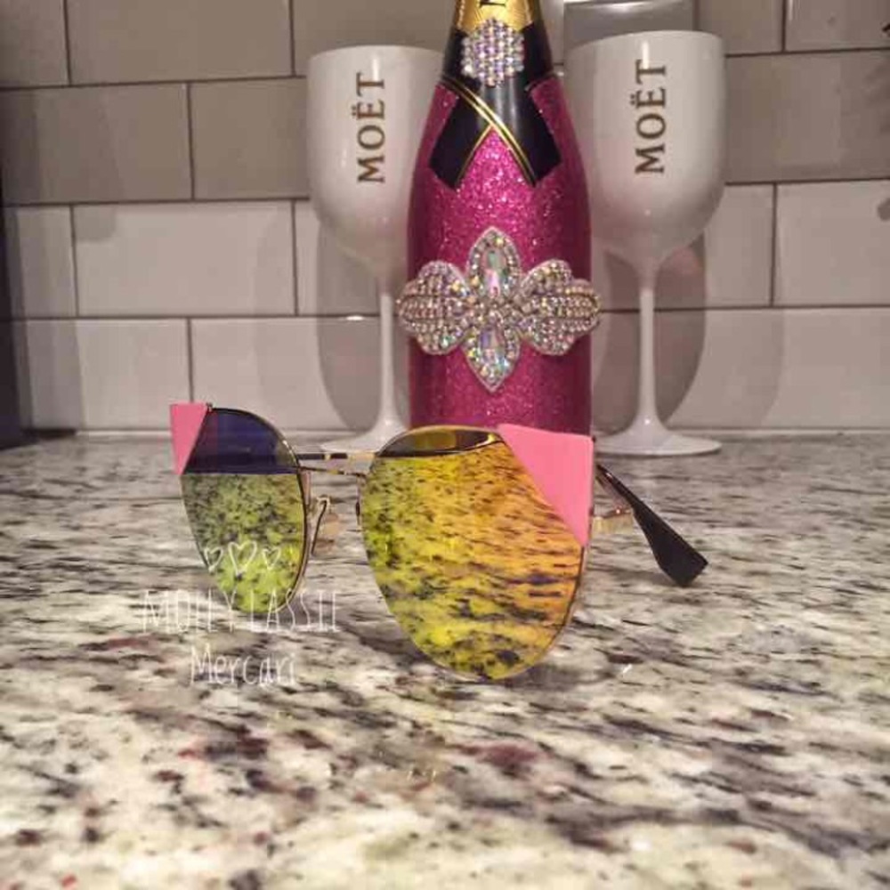HOT PINK CATEYE MIRRORED SUNGLASSES - Picture 2 of 3
