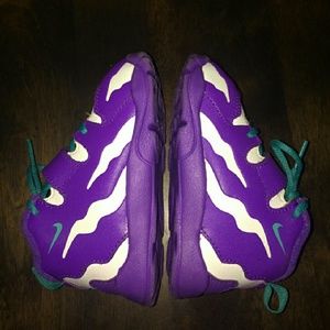 Toddler size 6 Nikes