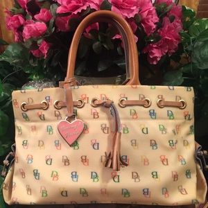 👜Auth Dooney & Bourke Signature Satchel❣️