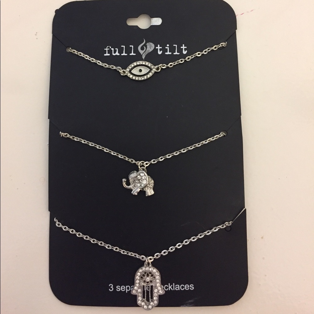 Tilly's - necklace set