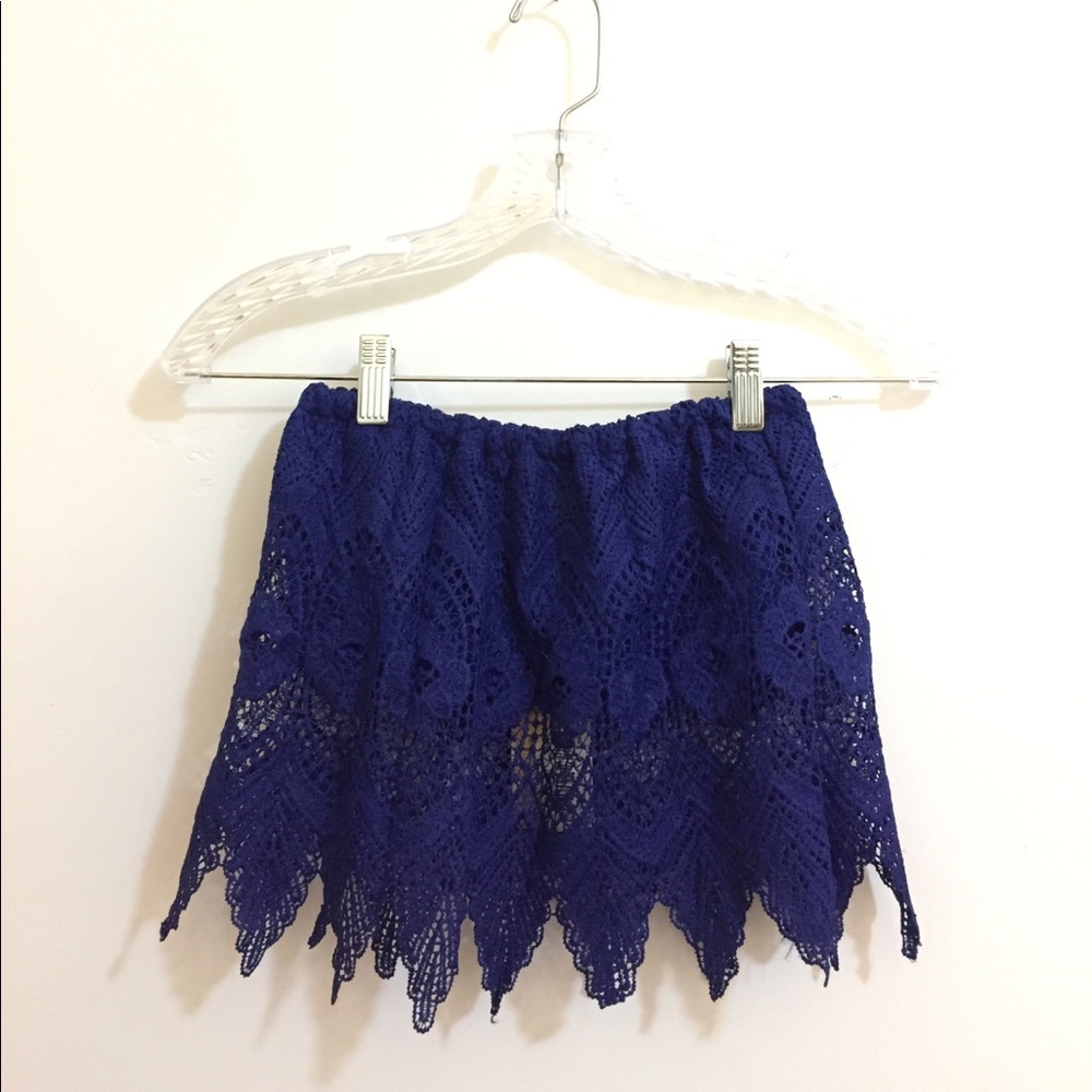 Reverse blue lace tube top