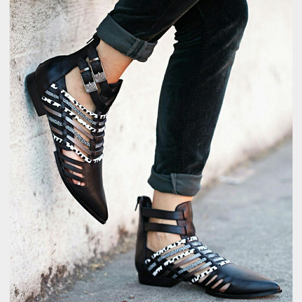 ✨HP✨ Frenzy Cutout Booties