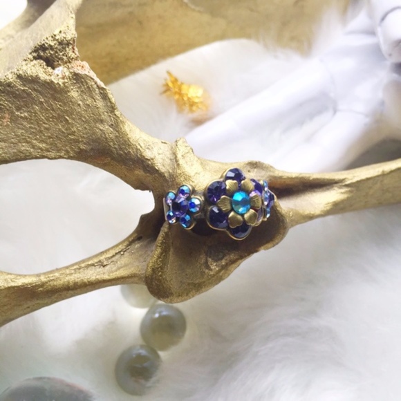 . {Michal Negrin} Crystal floral adjustable ring - Picture 6 of 8