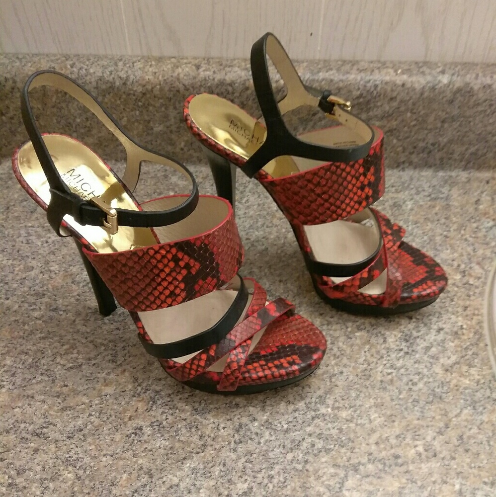 Authentic Michael Kors snakeskin stiletto's Sz 8