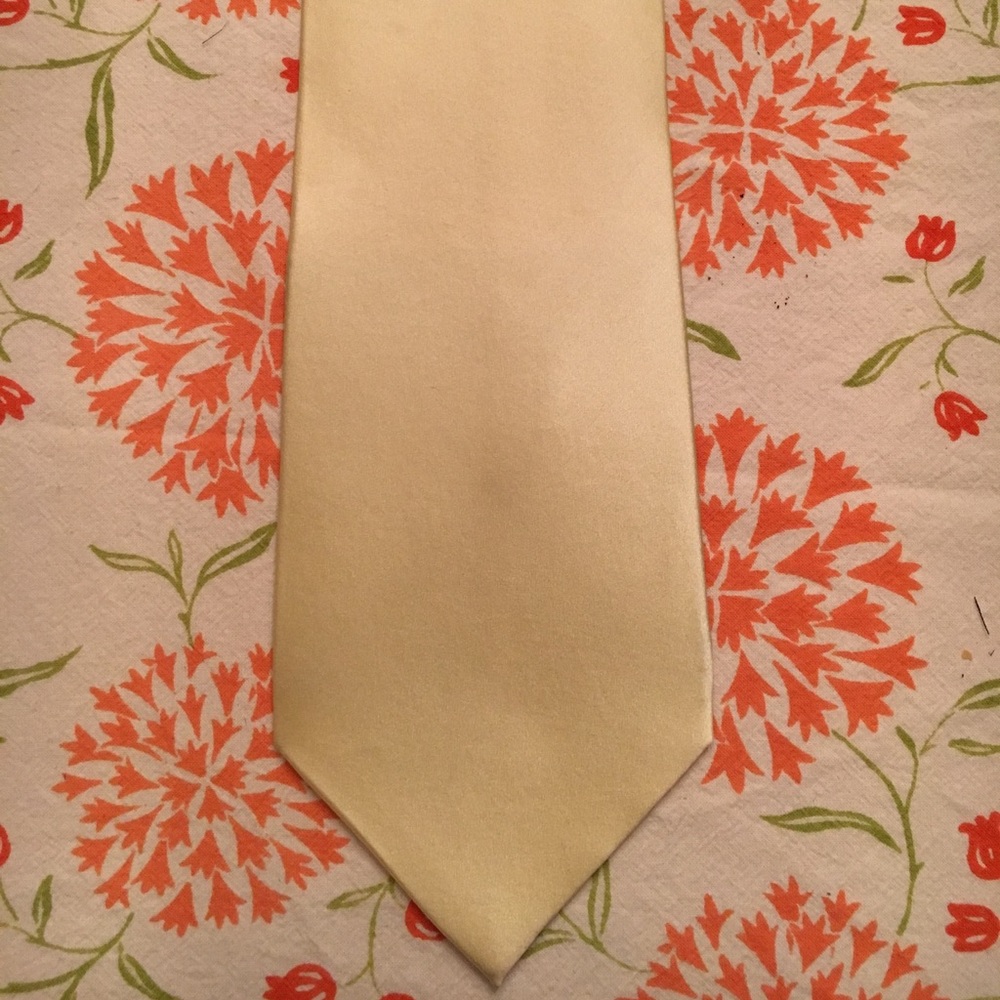 Pale yellow silk tie by Tongue Tied
