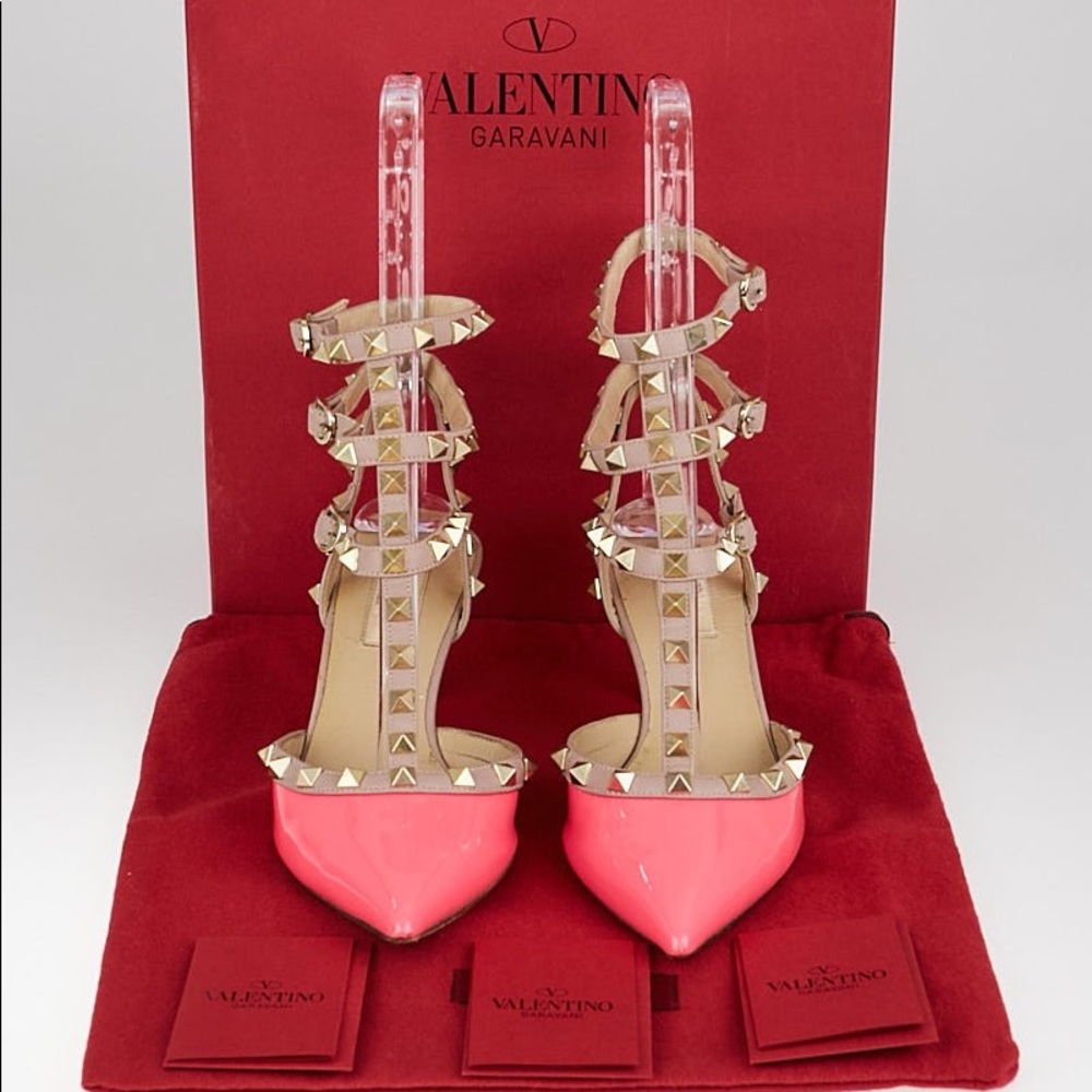 VALENTINO
Pink Patent Leather Rockstud T-Strap
