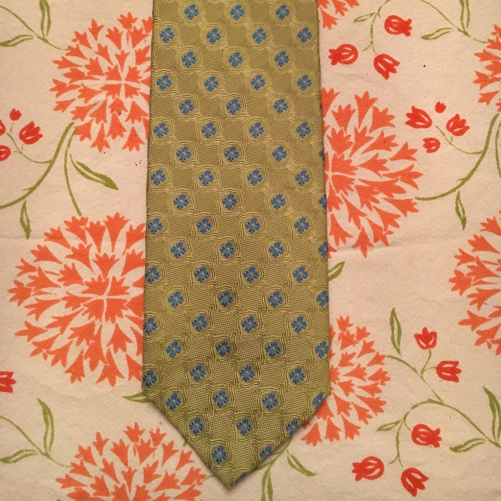 Green with blue flowers silk tie by XMI Platinum