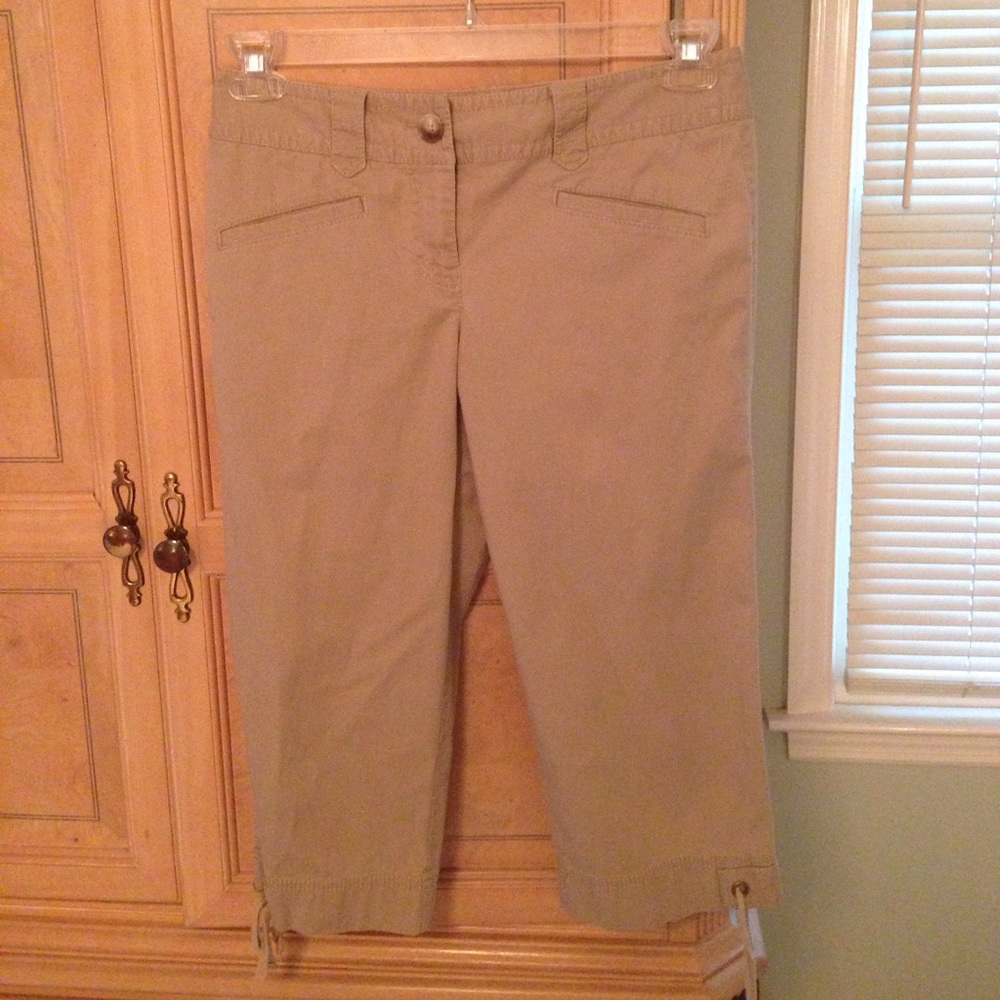 ANN TAYLOR KHAKI CAPRIS SIZE 4