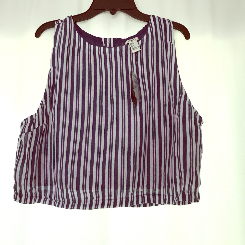 NWT super cute top with back detail with buttons