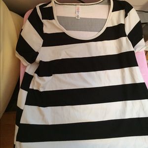 Lularoe classic tee