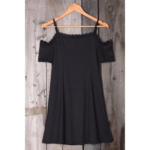 Dresses & Skirts - Black cold shoulder dress
