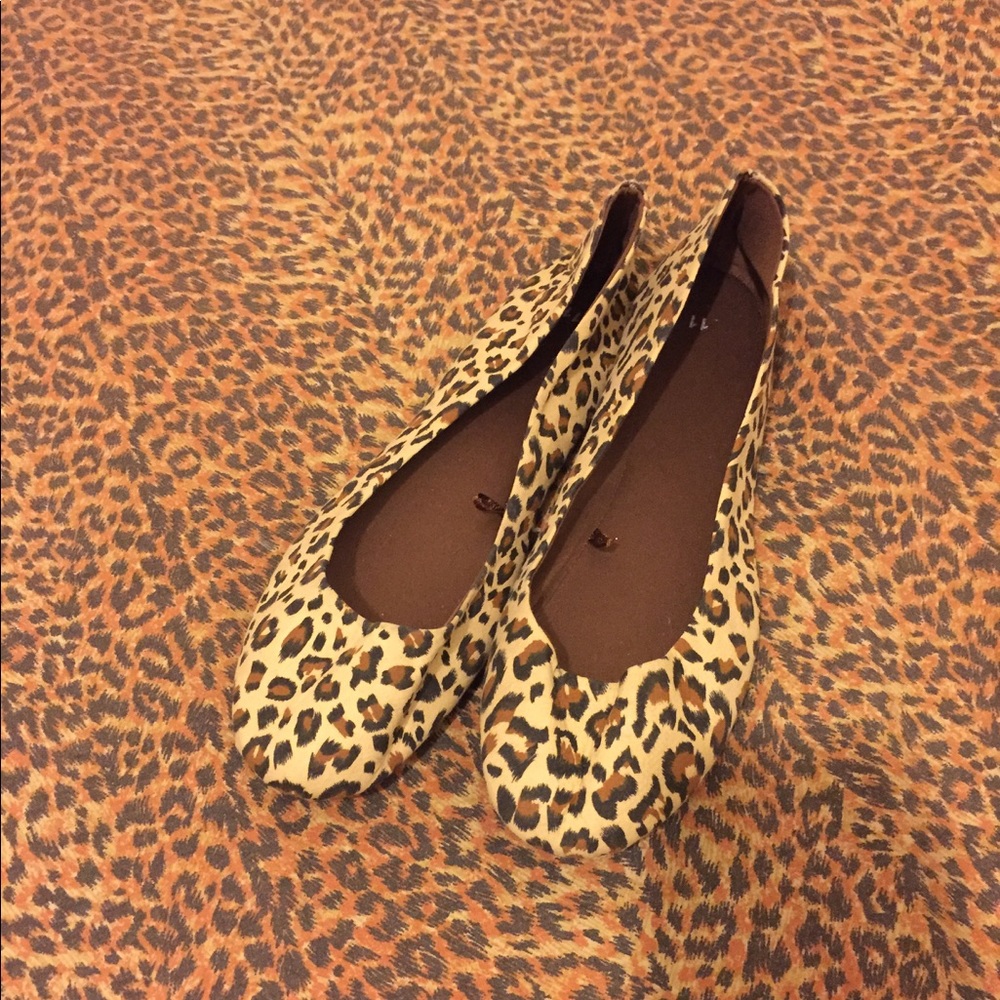 Flat shoe