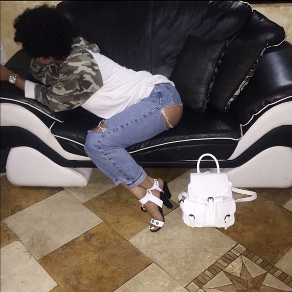 🌟🔥🌟cheek out mom jeans🌟🔥🌟 - Picture 5 of 5