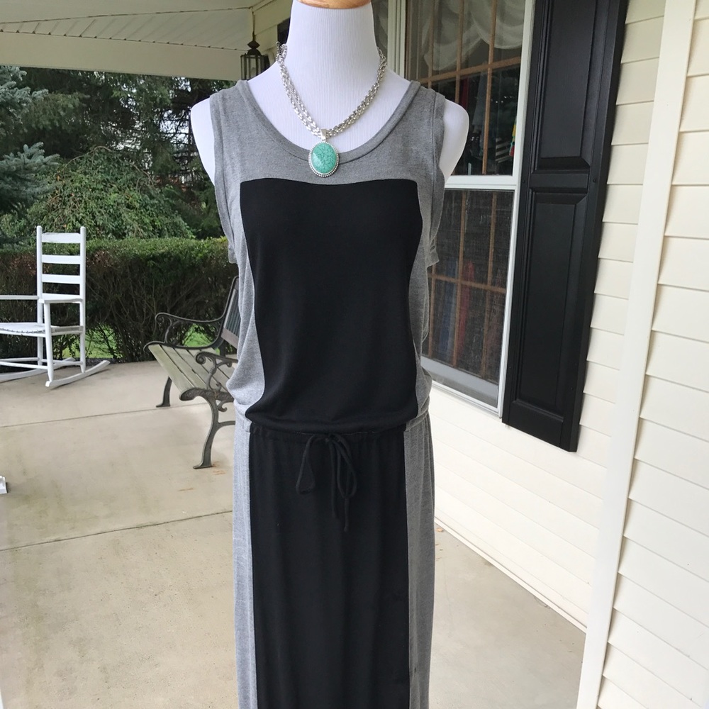 Small Sleeveless black & gray GAP dress. GUC