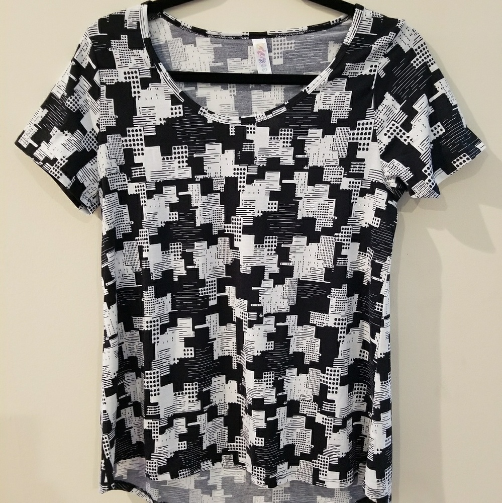 NWT S LuLaRoe Classic T