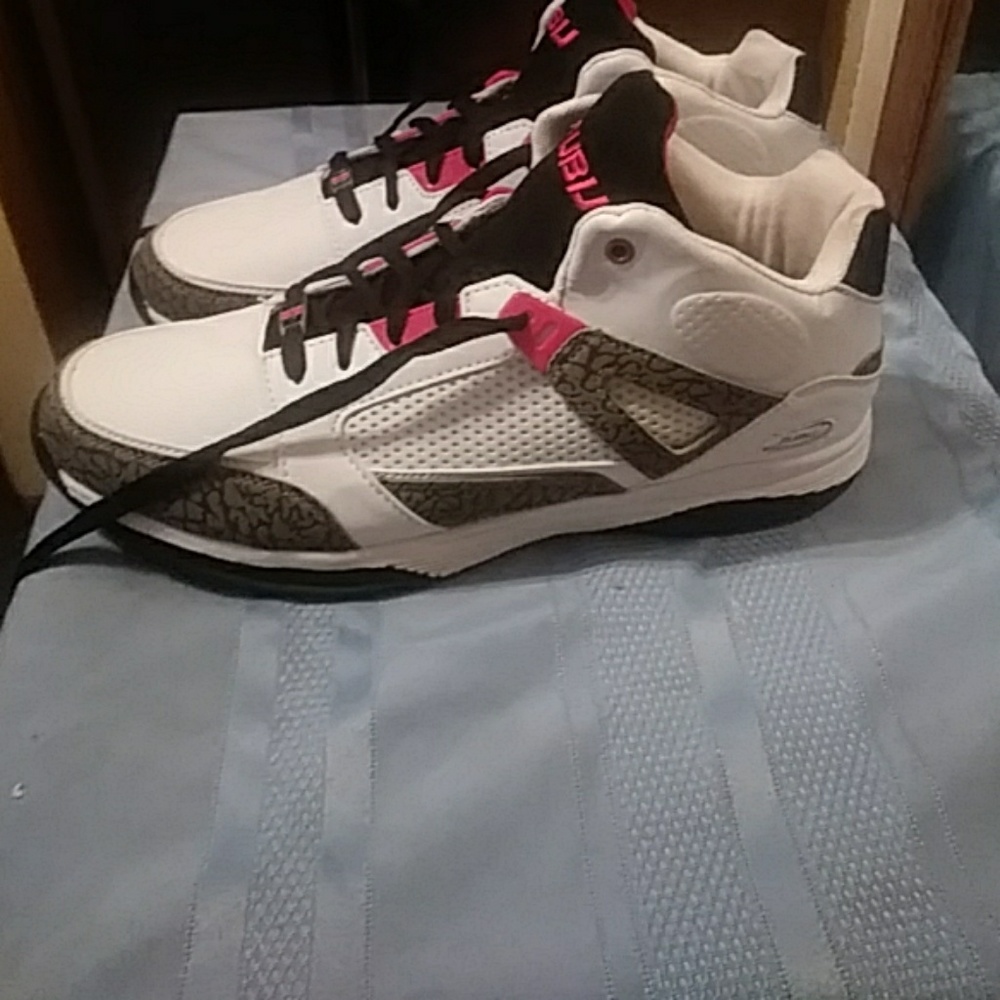Shoes - Picture 2 of 3