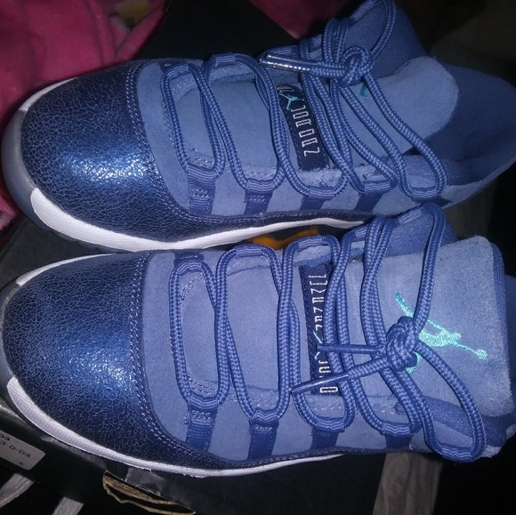 Shoes - Picture 3 of 3