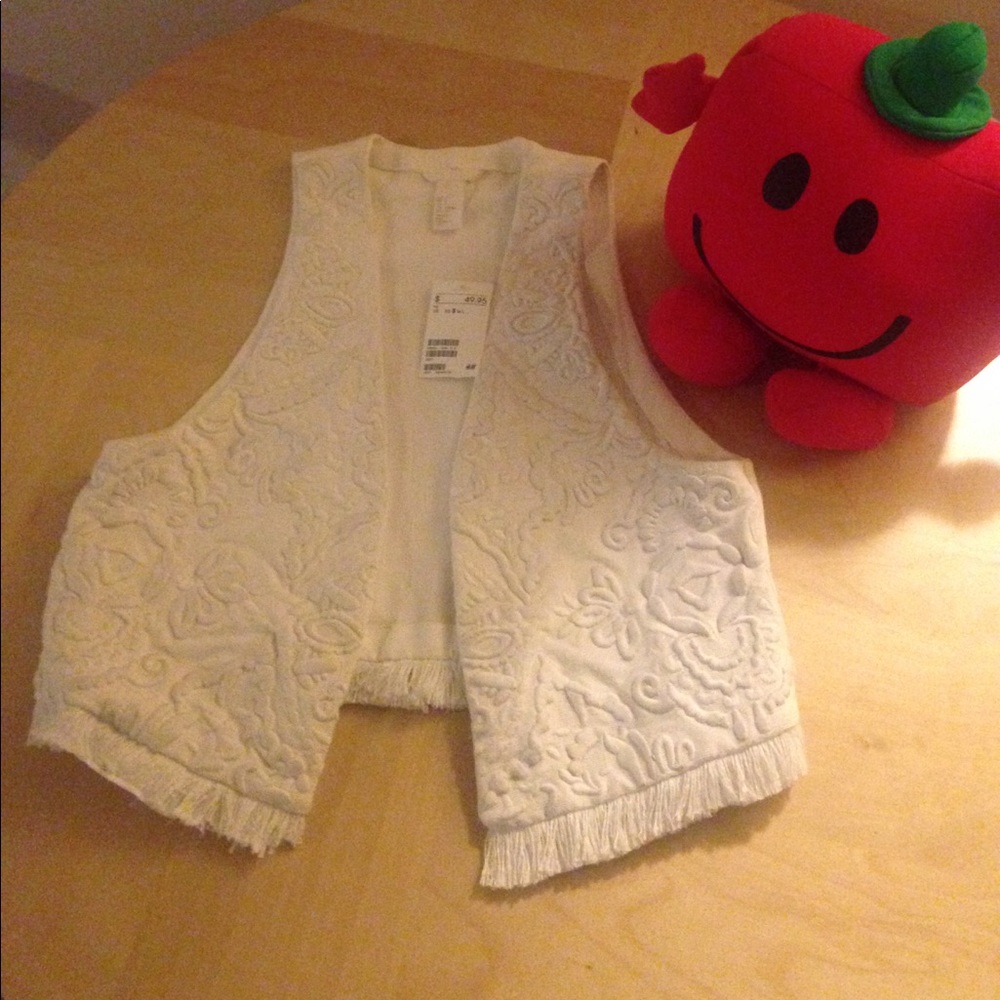 An adorable white vest
