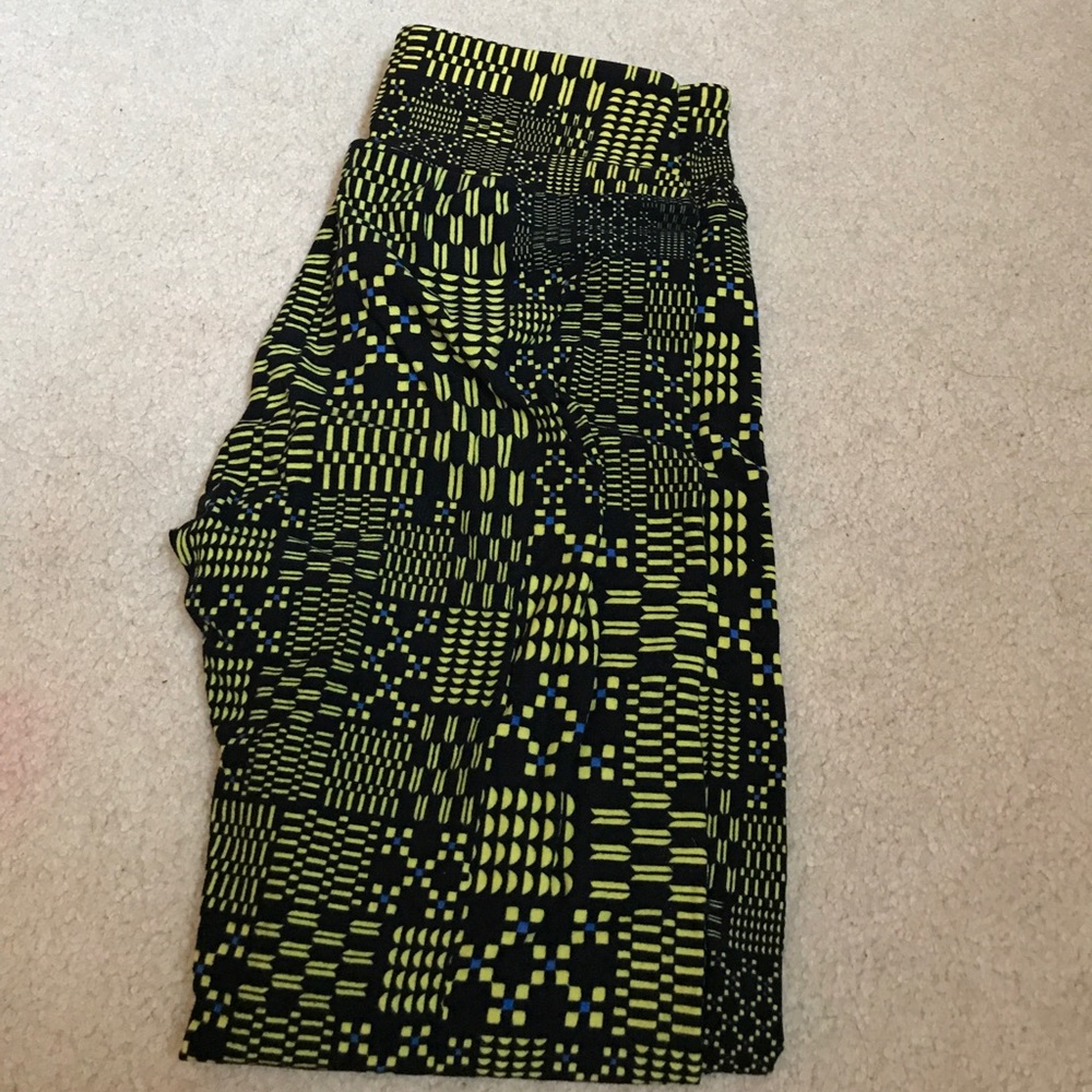 Black and gold, one size Lularoe leggings