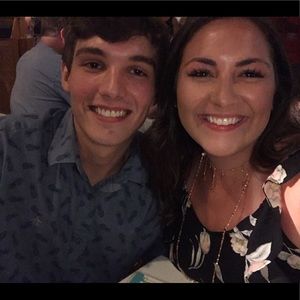 Meet your Posher, Hilary