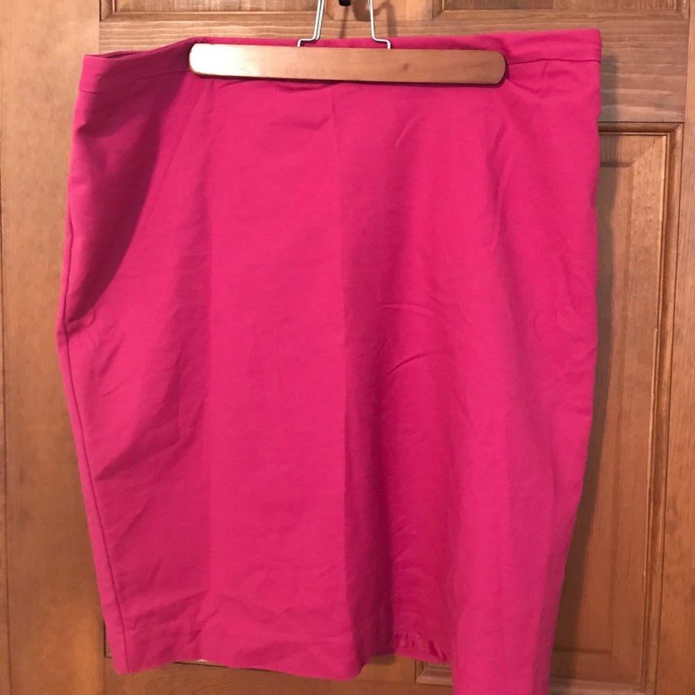 Worthington Pencil Skirt in pink