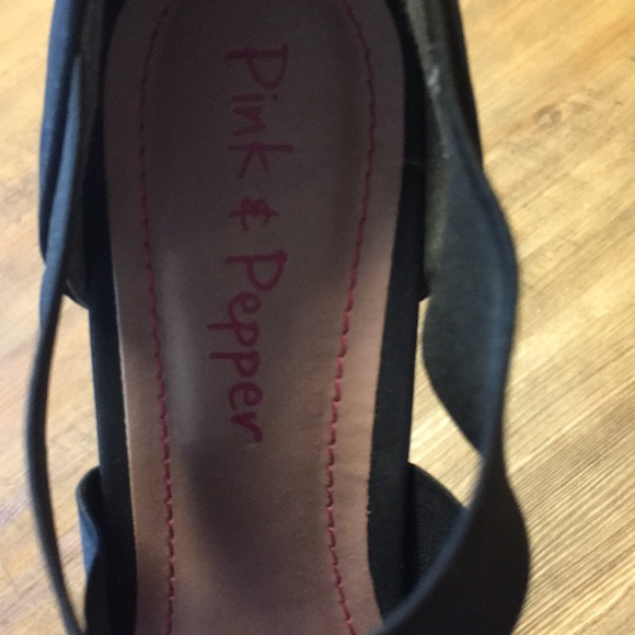 Black size 9 peep toe heels - Picture 2 of 7