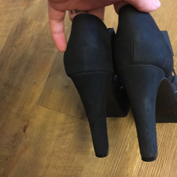 Black size 9 peep toe heels - Picture 5 of 7