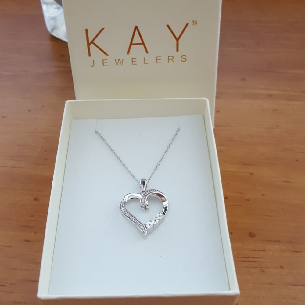 SALE ENDS TODAY!! 💎 Diamond Heart Necklace 💎