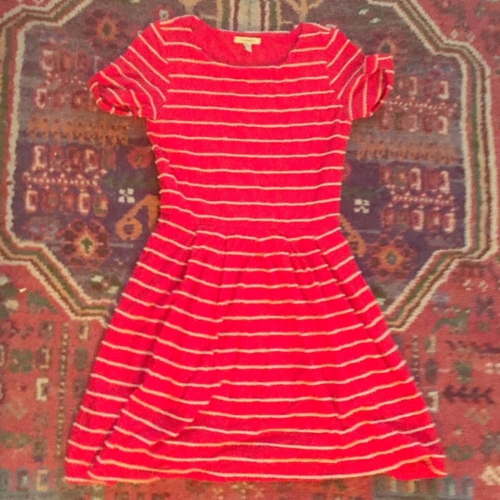 Short sleeved red dress with scalloped cream edges