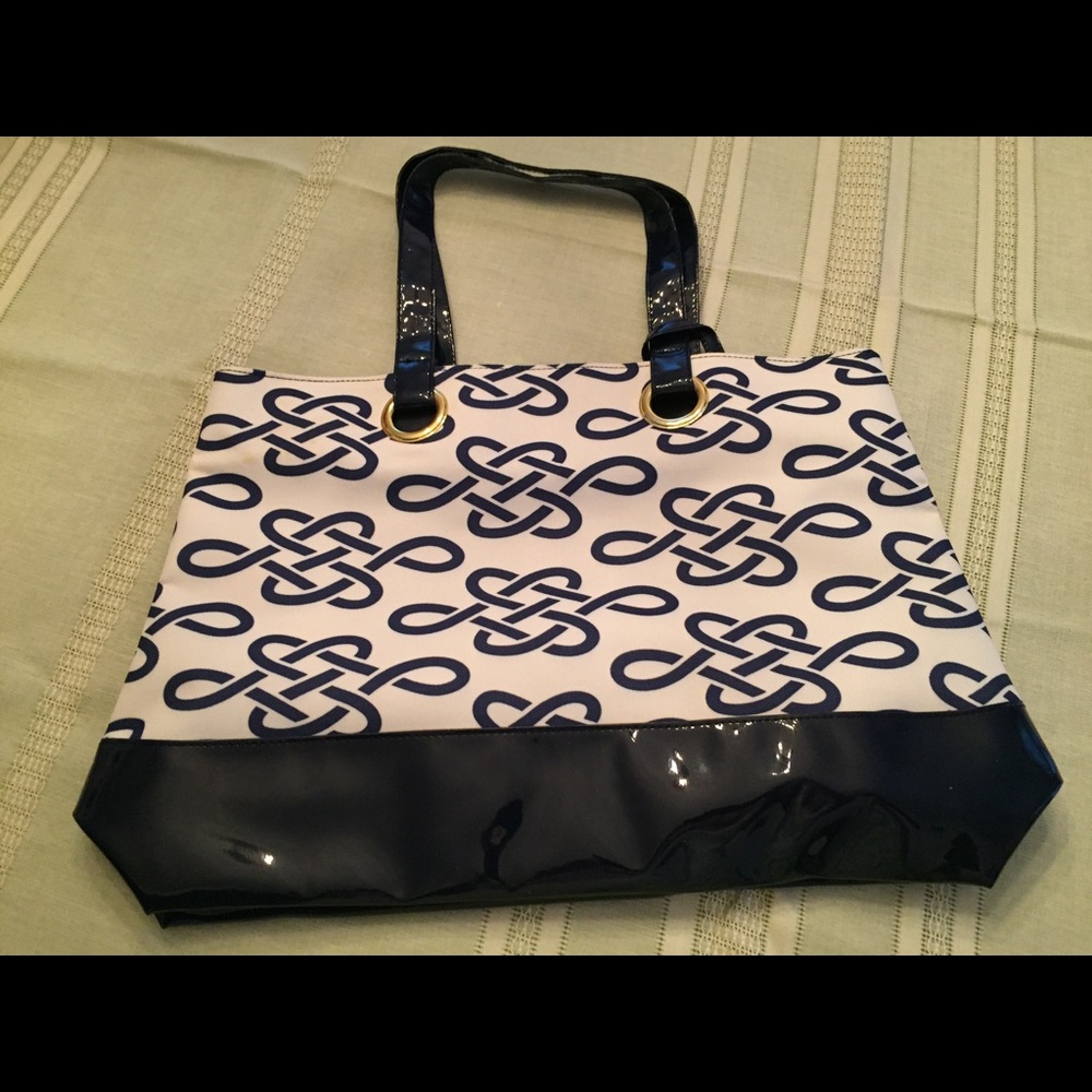Estee Lauder carry bag